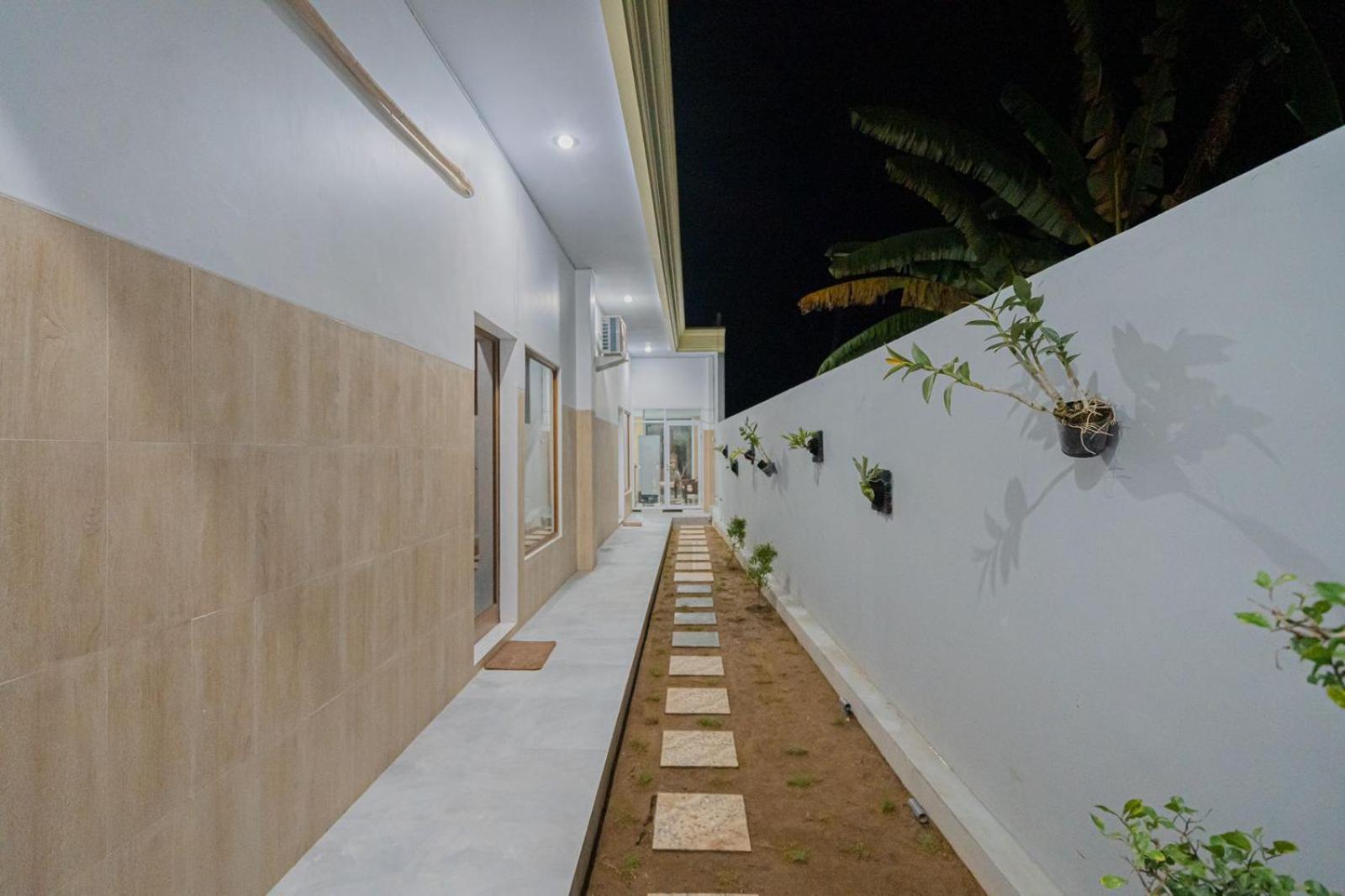 Kamkan Hostel Batununggul Exterior photo